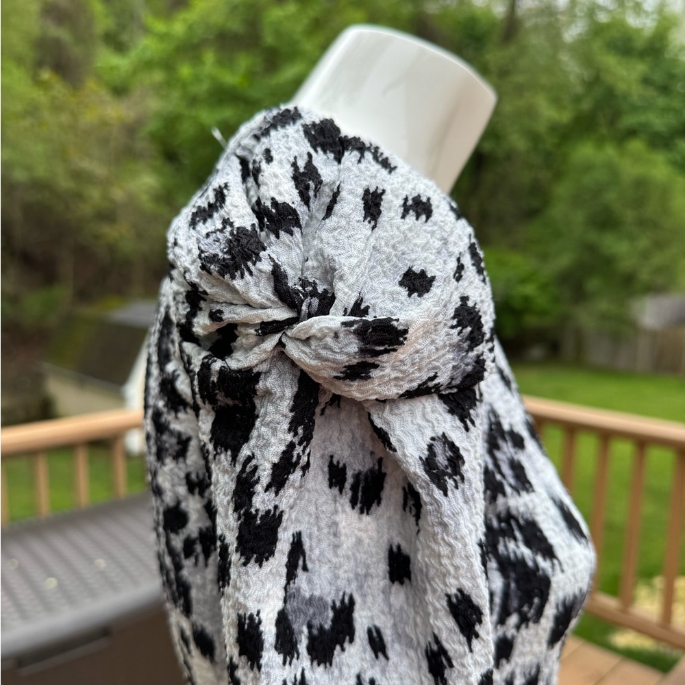Loft Black and White Leopard Print Women's Long sleeve Top size XSP NWTS - Picture 3 of 6
